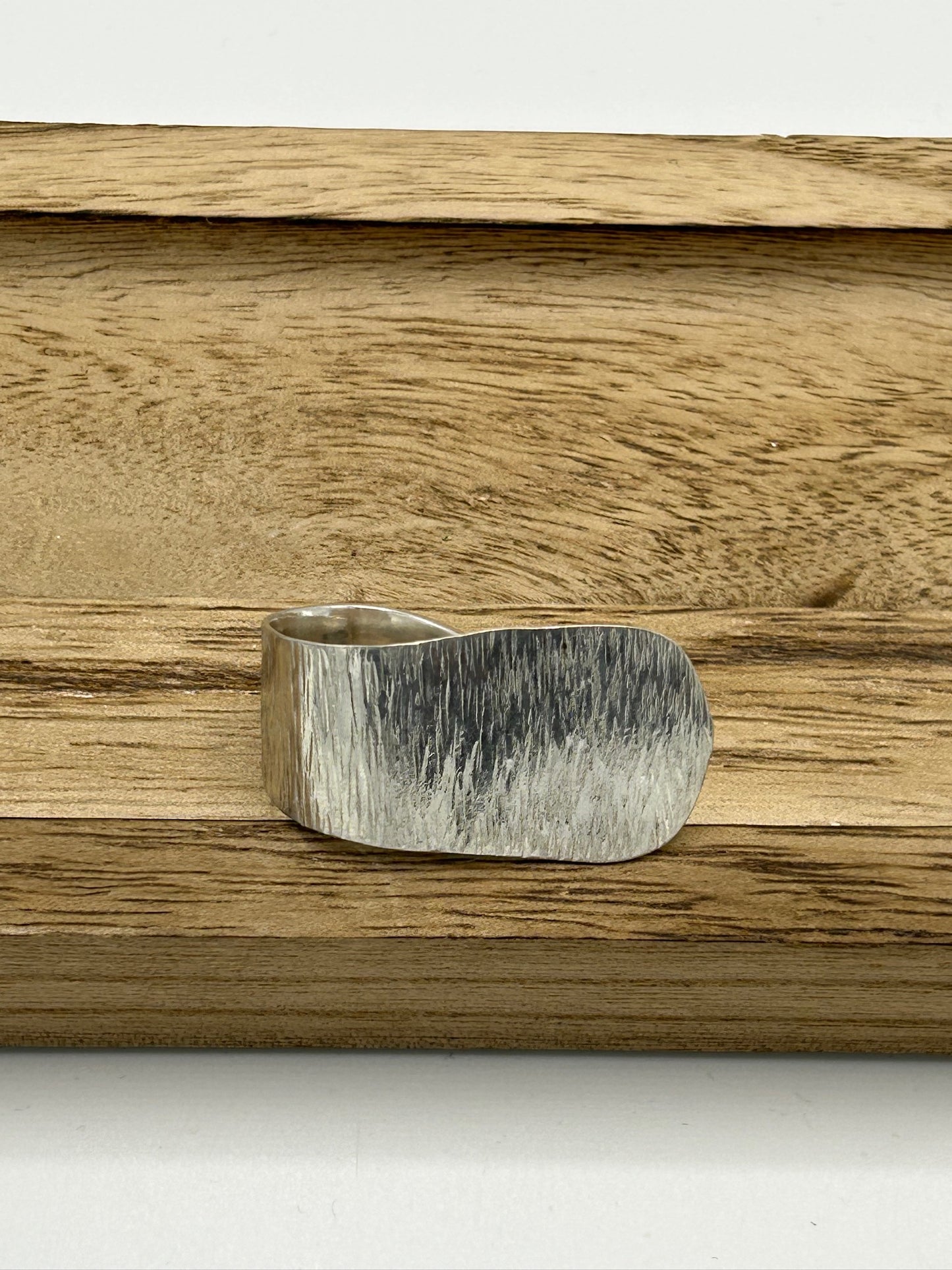 Ring aus 800er Silberbesteck (Straffierte Buttermesserspitze) #40